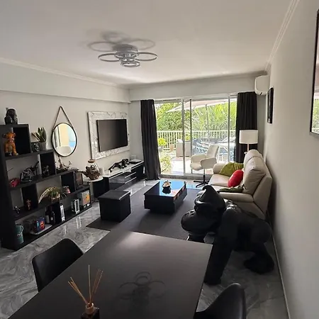 Modern With Sunny Terrace Апартаменты *