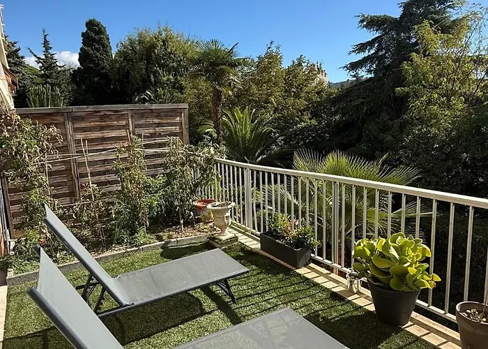 Modern With Sunny Terrace شقة