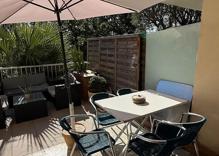 شقة Modern With Sunny Terrace *