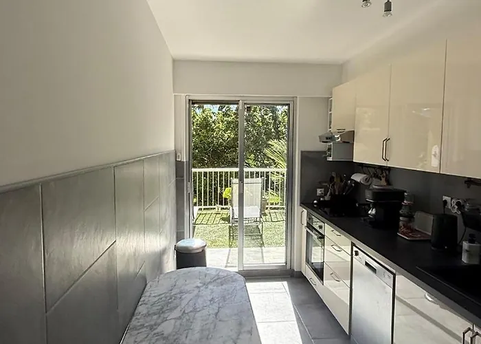 Modern With Sunny Terrace نيس