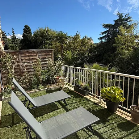 Modern With Sunny Terrace Appartement